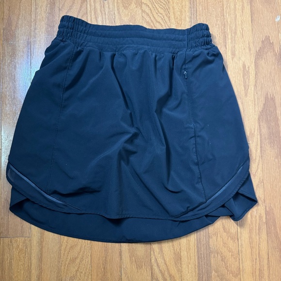 Lululemon Women’s Black Hotty Hot High Rise Skirt Sz.6 - Picture 5 of 11